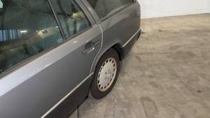 Bild 5/81 von Mercedes-Benz 250 TD (1992)