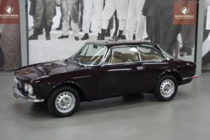 Imagen 1/60 de Alfa Romeo Giulia GT 1300 Junior (1975)