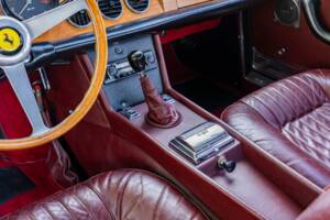 Image 14/49 de Ferrari 330 GT 2+2 (1966)