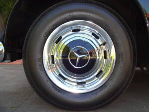 Image 19/20 of Mercedes-Benz 300 d (1960)