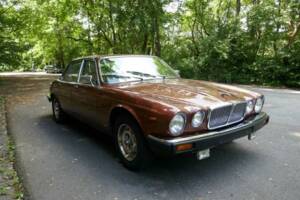 Image 3/14 of Jaguar XJ 12 (1982)