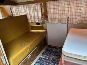 Image 14/32 of Volkswagen T2b Westfalia (1972)