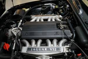 Image 9/47 of Jaguar XJ12 6.0 (1994)