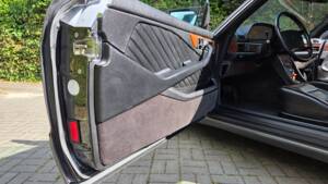 Image 4/32 of Mercedes-Benz 560 SEC (1991)