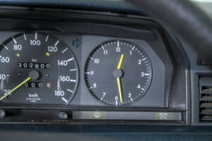 Image 23/50 de Mercedes-Benz 190 D (1985)