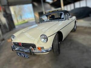 Image 3/6 of MG MGB (1972)