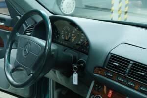 Bild 35/50 von Mercedes-Benz 300 SE (1991)
