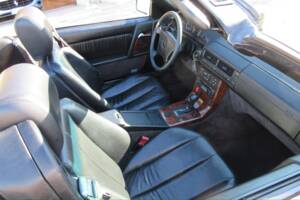 Image 11/39 of Mercedes-Benz SL 320 (1994)
