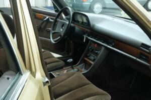 Bild 25/50 von Mercedes-Benz 280 SE (1980)