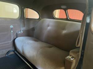 Bild 10/16 von Chrysler Royal Sedan (1938)