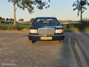 Image 4/50 de Mercedes-Benz 300 SE (1989)