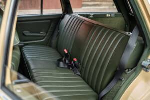 Image 46/53 de Mercedes-Benz 200 T (1982)