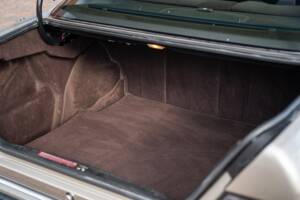 Immagine 19/73 di Mercedes-Benz 300 CE (1991)