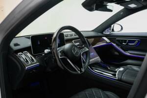 Bild 8/22 von Mercedes-Benz S 500 4MATIC (2021)