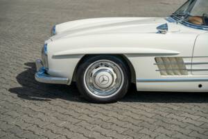 Image 16/38 of Mercedes-Benz 300 SL Roadster (1961)
