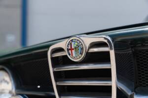 Image 6/83 of Alfa Romeo Giulia GT 1300 Junior (1968)