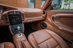 Image 29/63 of Porsche 911 Carrera 4S (2004)