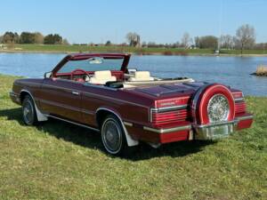 Bild 5/8 von Chrysler Le Baron (1985)