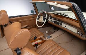 Image 36/41 of Mercedes-Benz 280 SL (1969)