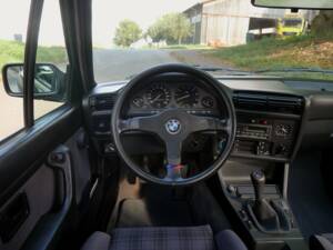 Bild 12/25 von BMW 320i (1990)