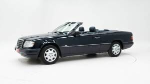 Image 1/15 of Mercedes-Benz E 200 (1995)