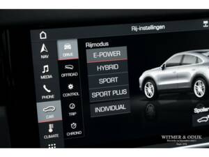 Bild 25/43 von Porsche Cayenne Coupé E-Hybrid (2020)