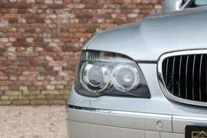 Immagine 15/50 di BMW 750i (2007)