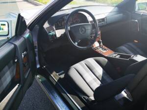 Image 2/8 of Mercedes-Benz 500 SL (1990)