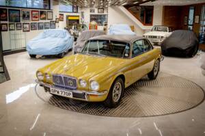 Image 10/50 de Jaguar XJ 6 C 4.2 (1975)