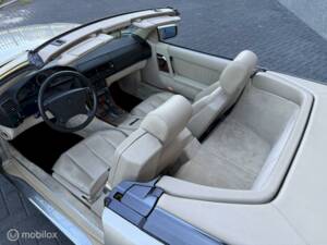 Image 22/35 of Mercedes-Benz 500 SL (1993)
