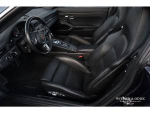 Image 22/42 de Porsche 911 Turbo S (2017)