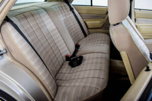 Bild 15/50 von Mercedes-Benz 190 D 2.5 Turbo (1989)