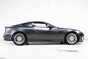 Imagen 3/31 de Aston Martin V12 Vanquish S (2006)