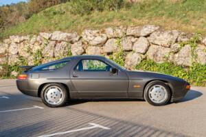 Image 4/30 of Porsche 928 S4 (1989)
