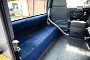 Image 29/50 of Land Rover Defender 90 "50th Anniversary" (1998)