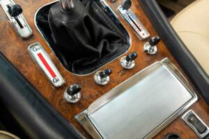 Image 25/38 of Ferrari 400i (1981)