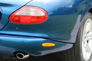 Image 20/50 de Jaguar XK8 4.0 (1997)