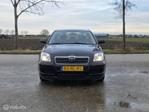 Imagen 10/35 de Toyota Avensis 1.8 VVT-i (2003)
