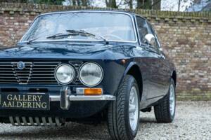 Image 30/50 of Alfa Romeo Giulia GT 1300 Junior (1971)
