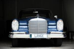 Image 34/76 de Mercedes-Benz 220 S b (1963)