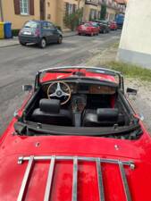 Image 30/81 de MG MGB (1976)