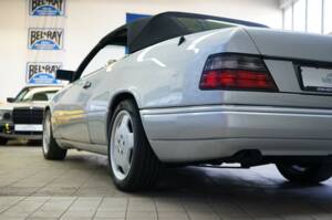 Bild 13/69 von Mercedes-Benz E 320 "Final Edition" (1997)
