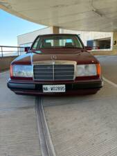Image 1/50 of Mercedes-Benz E 200 (1993)