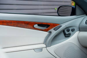 Image 39/60 of Mercedes-Benz SL 65 AMG (2004)