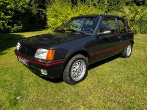 Bild 11/39 von Peugeot 205 GTi 1.6 (1986)