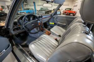 Image 18/32 of Mercedes-Benz 280 SL (1985)