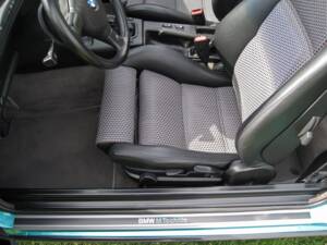 Immagine 10/21 di BMW 318i (1991)