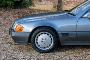 Image 26/50 of Mercedes-Benz 500 SL (1991)