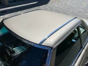 Immagine 18/50 di Mercedes-Benz 420 SL (1989)