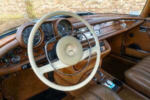 Bild 16/50 von Mercedes-Benz 280 SE 3,5 (1970)